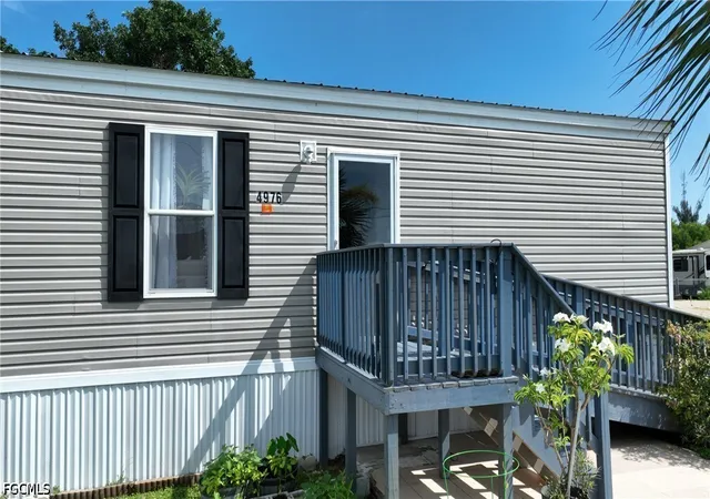 Photo 3 of Manufactured home for sale at 4976 Curlew Dr, St James City, FL 33956 | MLS# 2026026516 | Listing updated on 2026-09-14