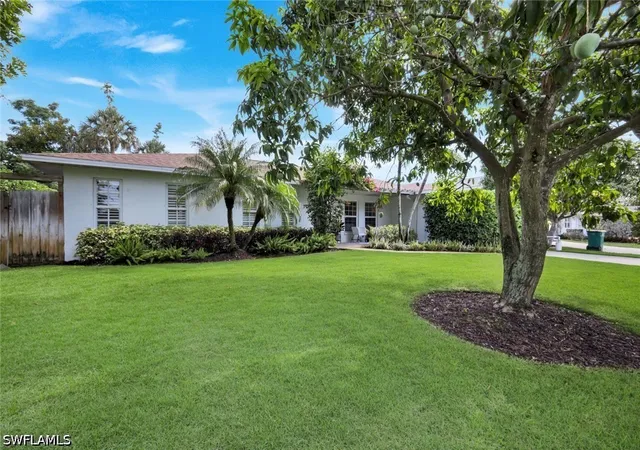 Photo 3 of Single family home for sale at 841 107th Avenue N, Naples, FL 34108 | MLS# 226022942 | Listing updated on 2026-09-13