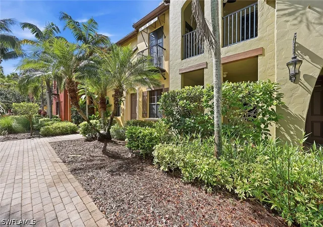 Listing Photo 4 - Condo for sale in building located at 9126 Chula Vis St, Naples, FL 34113 - Unit #12303