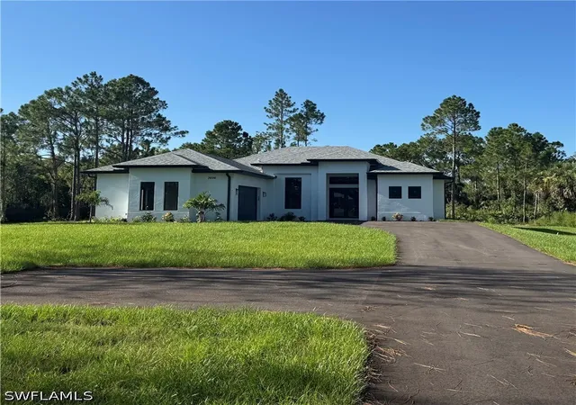 Photo 2 of Single family home for sale at 562 20th Street Se, Naples, FL 34117 | MLS# 226023497 | Listing updated on 2026-09-05