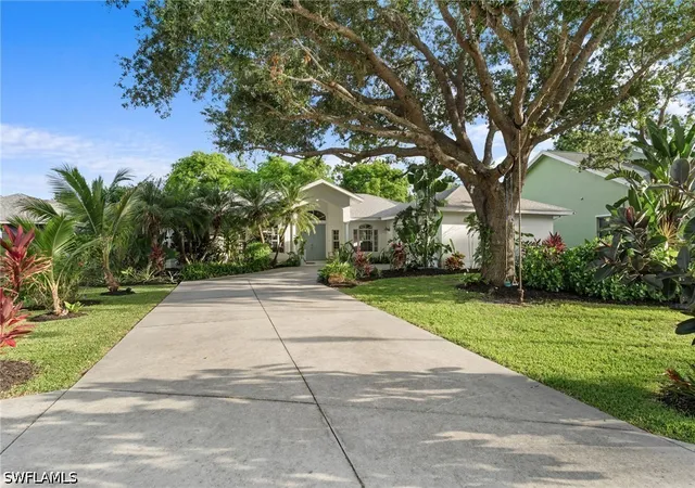 Photo 3 of Sale Pending at 20 Heritage Way, Naples, FL 34110 | MLS# 226023570 | Listing updated on 2026-09-04