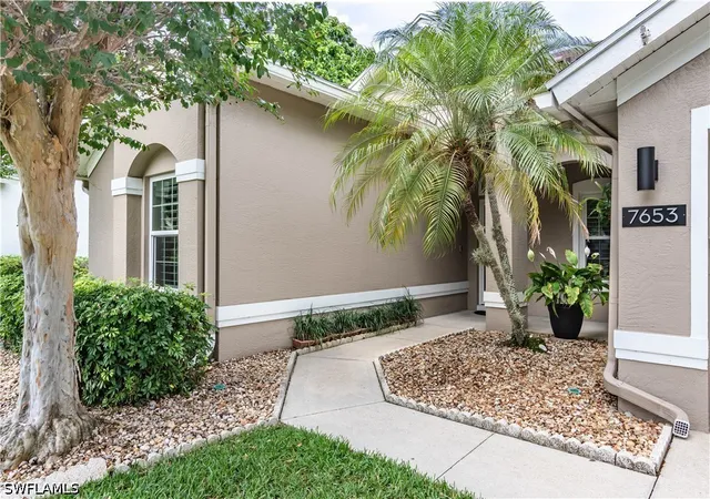 Photo 4 of Sale Pending at 7653 Citrus Hl Ln, Naples, FL 34109 | MLS# 226021327 | Listing updated on 2026-09-14