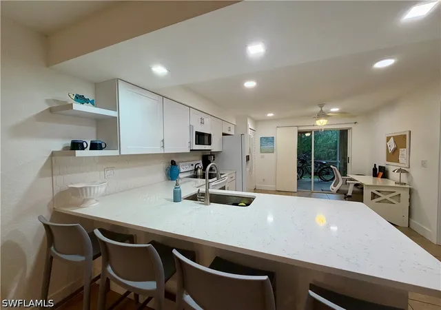 Listing Photo 4 - Condo for sale in building located at 28940 Bermuda Pointe Cir, Bonita Springs, FL 34134 - Unit #102