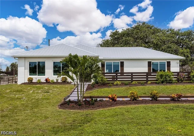 Photo 4 of Single family home for sale at 12090 Shawnee Rd, Fort Myers, FL 33913 | MLS# 2026027292 | Listing updated on 2026-09-11
