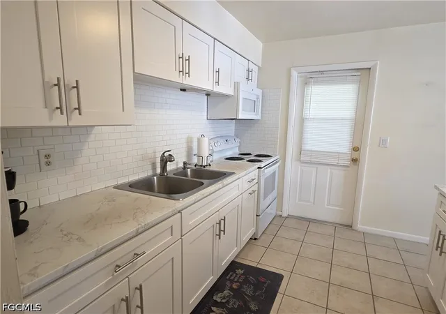 Photo 3 of Townhouse for sale at 1 Dutch Iris Ln, Lehigh Acres, FL 33936 | MLS# 2026027299 | Listing updated on 2026-09-15