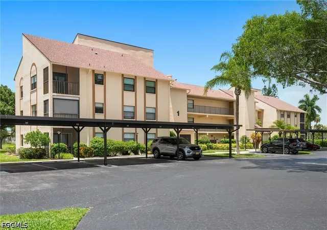 Listing Photo 3 - Condo for sale in building located at 13240 White Marsh Ln, Fort Myers, FL 33912 - Unit #10