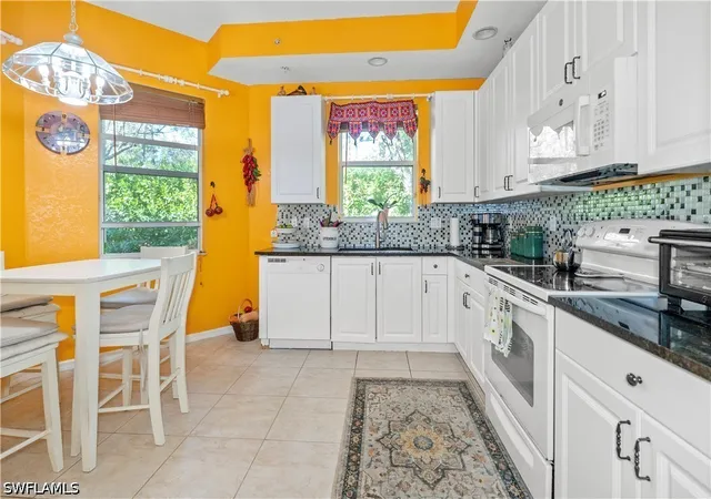 Listing Photo 4 - Condo for sale in building located at 1405 Mariposa Cir, Naples, FL 34105 - Unit #102
