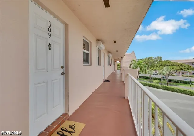 Listing Photo 5 - Condo for sale in building located at 170 Turtle Lake Ct, Naples, FL 34105 - Unit #309