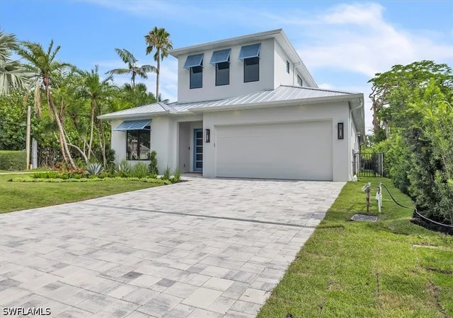 Photo 2 of Single family home for sale at 1009 29th Avenue N, Naples, FL 34103 | MLS# 226024250 | Listing updated on 2026-09-13