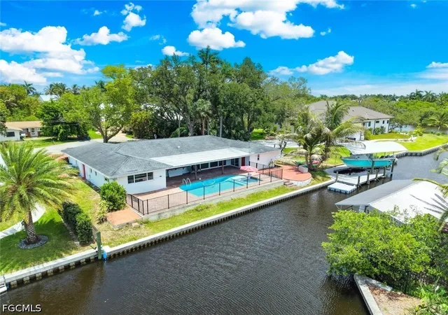 Photo 1 of Sale Pending at 1040 Edgemere Dr, Fort Myers, FL 33919 | MLS# 2026027879 | Listing updated on 2026-09-13