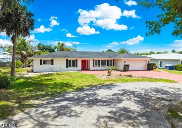 Photo 3 of Sale Pending at 1040 Edgemere Dr, Fort Myers, FL 33919 | MLS# 2026027879 | Listing updated on 2026-09-13