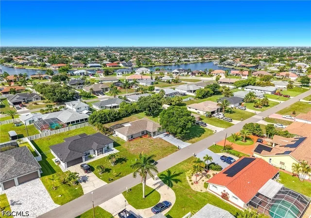 Photo 2 of Single family home for sale at 528 Se 27th Street, Cape Coral, FL 33904 | MLS# 2026028124 | Listing updated on 2026-09-03
