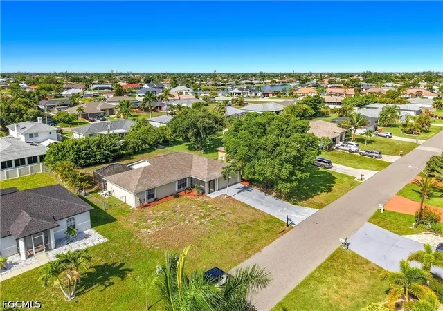 Photo 3 of Single family home for sale at 528 Se 27th Street, Cape Coral, FL 33904 | MLS# 2026028124 | Listing updated on 2026-09-03