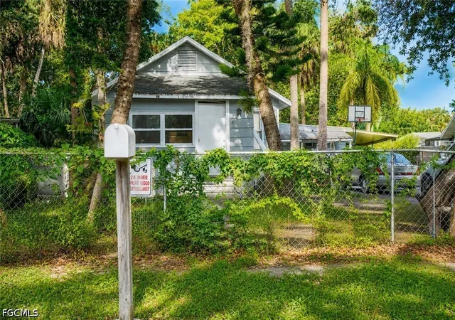 Photo 1 of Single family home for sale at 221 Avacado Ct, Fort Myers, FL 33905 | MLS# 2026028570 | Listing updated on 2026-09-19