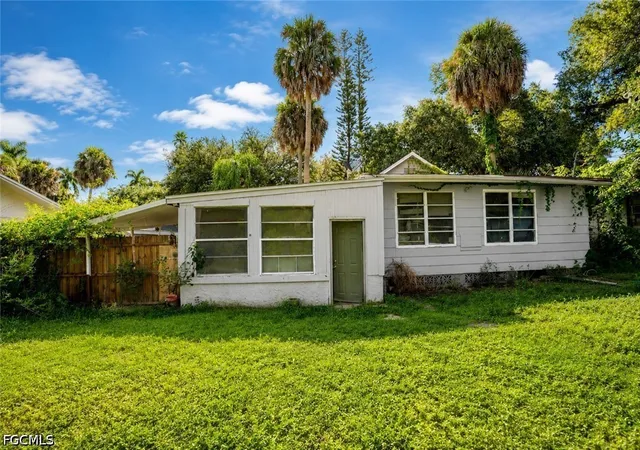 Photo 2 of Single family home for sale at 221 Avacado Ct, Fort Myers, FL 33905 | MLS# 2026028570 | Listing updated on 2026-09-19