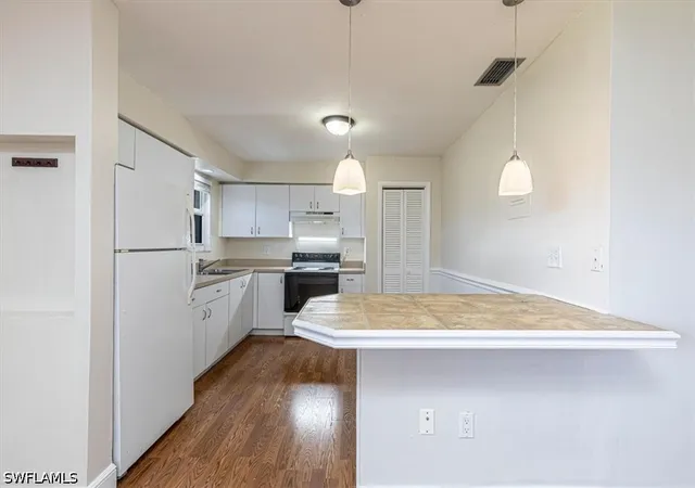 Listing Photo 5 - Condo for sale in building located at 3325 Airport Rd N, Naples, FL 34105 - Unit #S5