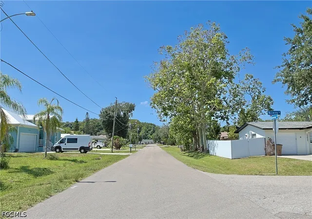 Photo 32 of Single family home for sale at 2115 Bahama Ave, Fort Myers, FL 33905 | MLS# 2026028748 | Listing updated on 2026-09-17