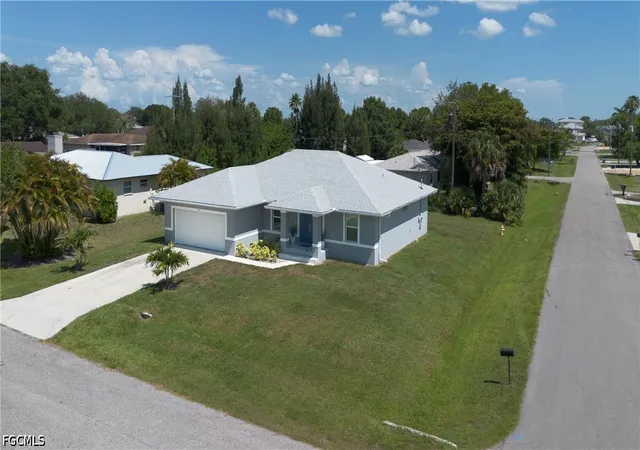 Photo 3 of Single family home for sale at 2115 Bahama Ave, Fort Myers, FL 33905 | MLS# 2026028748 | Listing updated on 2026-09-17