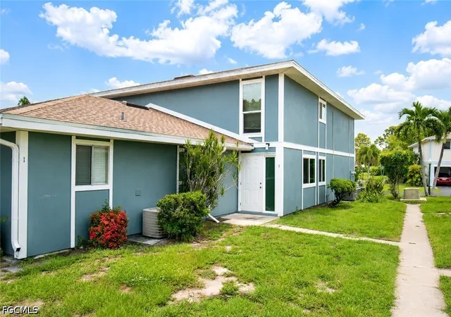 Listing Photo 4 - Condo for sale in building located at 5837 Queen Elizabeth Wy, Fort Myers, FL 33907 - Unit #3