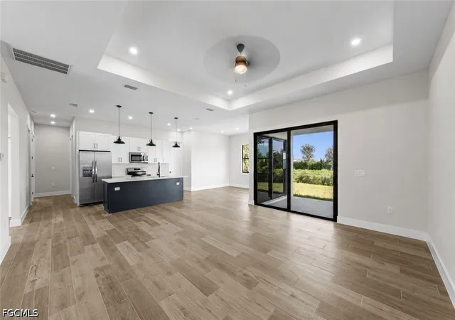 Photo 4 of Sale Pending at 3804 Hyde Park Dr, Fort Myers, FL 33905 | MLS# 2026029000 | Listing updated on 2026-10-11