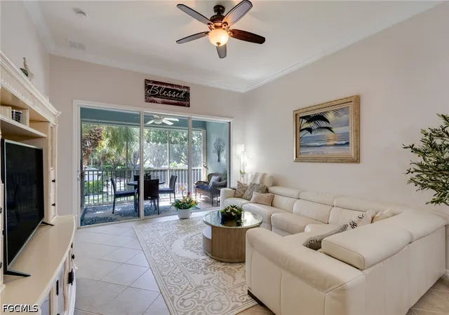 Listing Photo 4 - Condo for sale in building located at 1118 Sweetwater Ln, Naples, FL 34110 - Unit #1305
