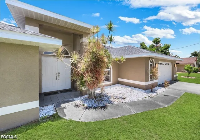 Photo 3 of Single family home for sale at 2526 SE 19th Place, Cape Coral, FL 33904 | MLS# 2026029111 | Listing updated on 2026-09-16