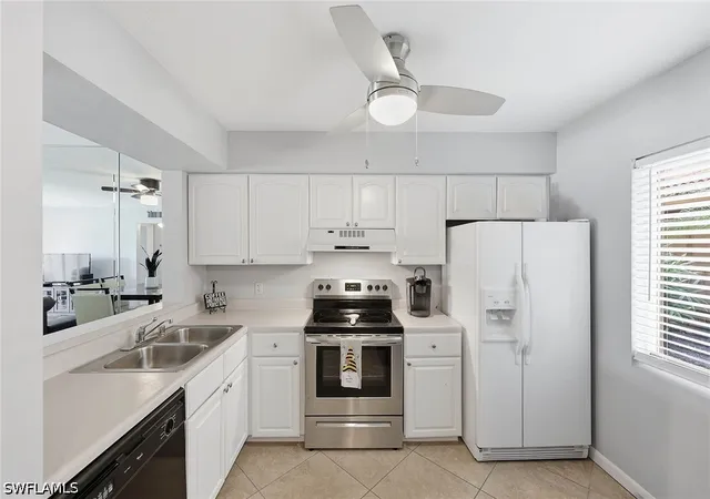 Listing Photo 5 - Condo for sale in building located at 1075 Foxfire Ln, Naples, FL 34104 - Unit #103