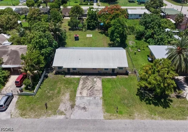Photo 1 of Sale Pending at 330 W Obispo Ave, Clewiston, FL 33440 | MLS# 2026029295 | Listing updated on 2026-09-02