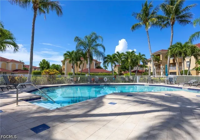 Listing Photo 4 - Condo for sale in building located at 1524 Sw 50Th St, Cape Coral, FL 33914 - Unit #204