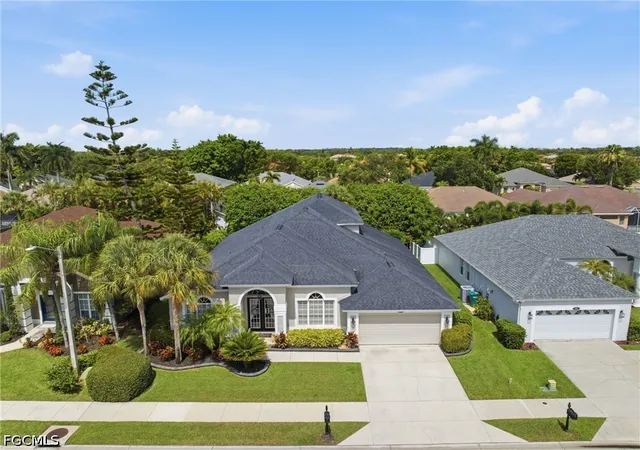 Photo 1 of Single family home for sale at 193 Skipping Stone Ln, Naples, FL 34119 | MLS# 2026029353 | Listing updated on 2026-09-16