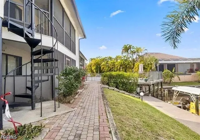 Listing Photo 4 - Condo for sale in building located at 1521 Sw 47Th Ter, Cape Coral, FL 33914 - Unit #204