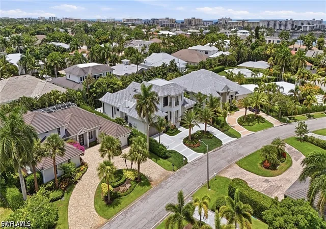Photo 2 of Sale Pending at 636 Fountainhead Ln, Naples, FL 34103 | MLS# 226025108 | Listing updated on 2026-09-16