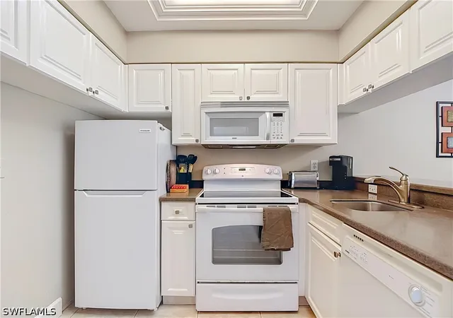 Listing Photo 5 - Condo for sale in building located at 3323 Olympic Dr, Naples, FL 34105 - Unit #716