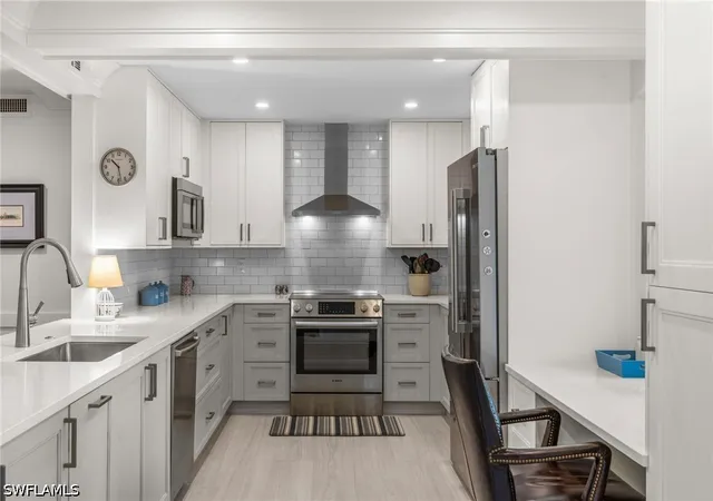Listing Photo 5 - Condo for sale in building located at 104 Wilderness Dr, Naples, FL 34105 - Unit #J239