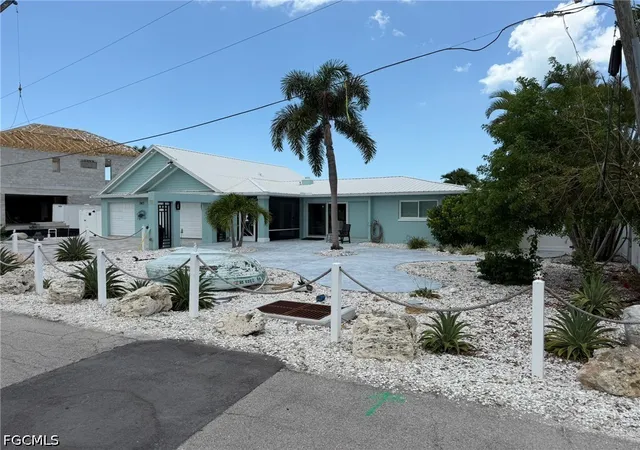 Photo 1 of Single family home for sale at 243 Estrellita Dr, Fort Myers Beach, FL 33931 | MLS# 2026029739 | Listing updated on 2026-09-10