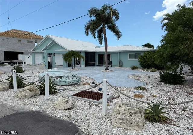 Photo 2 of Single family home for sale at 243 Estrellita Dr, Fort Myers Beach, FL 33931 | MLS# 2026029739 | Listing updated on 2026-09-10