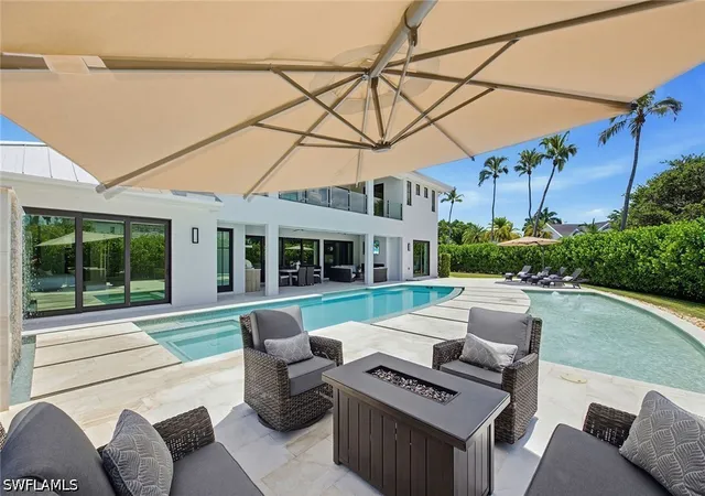 Photo 1 of Single family home for sale at 692 Banyan Blvd, Naples, FL 34102 | MLS# 226025723 | Listing updated on 2026-09-27