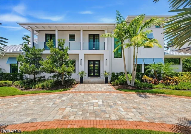 Photo 2 of Single family home for sale at 692 Banyan Blvd, Naples, FL 34102 | MLS# 226025723 | Listing updated on 2026-09-27