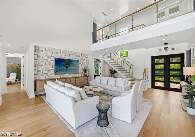 Photo 3 of Single family home for sale at 692 Banyan Blvd, Naples, FL 34102 | MLS# 226025723 | Listing updated on 2026-09-27