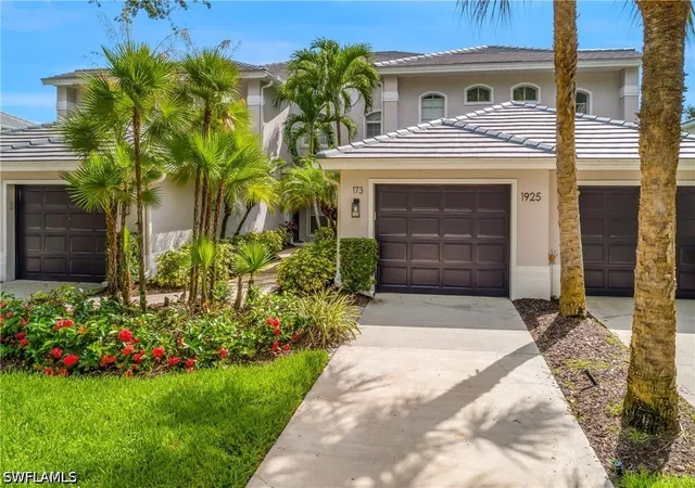Listing Photo 4 - Condo for sale in building located at 1925 Crestview Wy, Naples, FL 34119 - Unit #173