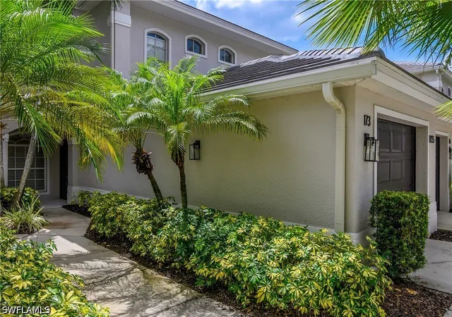 Listing Photo 5 - Condo for sale in building located at 1925 Crestview Wy, Naples, FL 34119 - Unit #173