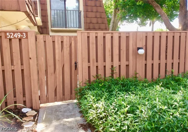 Photo 2 of Townhouse for sale at 5249 Cedarbend Dr #3, Fort Myers, FL 33919 | MLS# 2026030069 | Listing updated on 2026-09-06