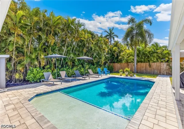 Photo 2 of Sale Pending at 1669 Grove Ave, Fort Myers, FL 33901 | MLS# 2026030089 | Listing updated on 2026-09-11