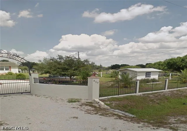Photo 2 of Manufactured home for sale at 630 N Coral St, Clewiston, FL 33440 | MLS# 2026030165 | Listing updated on 2026-09-07