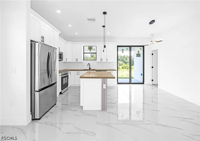 Photo 3 of Single family home for sale at 433 Rayford St, Lehigh Acres, FL 33974 | MLS# 2026030194 | Listing updated on 2026-09-24
