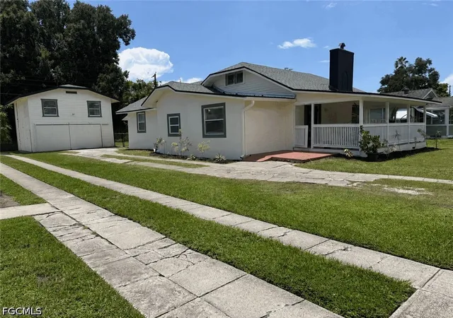 Photo 1 of Single family home for sale at 3516 E Riverside Dr, Fort Myers, FL 33916 | MLS# 2026030215 | Listing updated on 2026-09-05