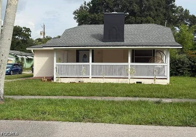 Photo 2 of Single family home for sale at 3516 E Riverside Dr, Fort Myers, FL 33916 | MLS# 2026030215 | Listing updated on 2026-09-05