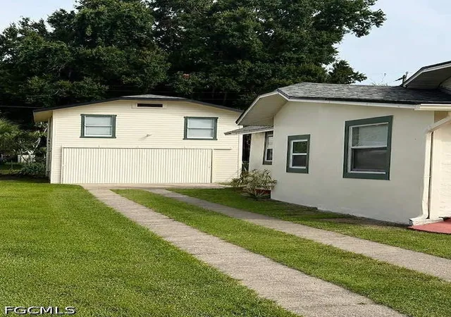 Photo 2 of Single family home for sale at 3516 E Riverside Dr, Fort Myers, FL 33916 | MLS# 2026030215 | Listing updated on 2026-09-05