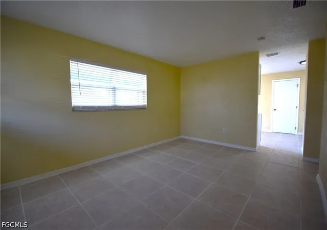Photo 5 of Single family home for sale at 7 W Clermont Ct, Fort Myers, FL 33916 | MLS# 2026030526 | Listing updated on 2026-09-08