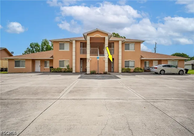 Listing Photo 2 - Condo for sale in building located at 1227 Se 23Rd Pl, CAPE CORAL, FL 33990 - Unit #3